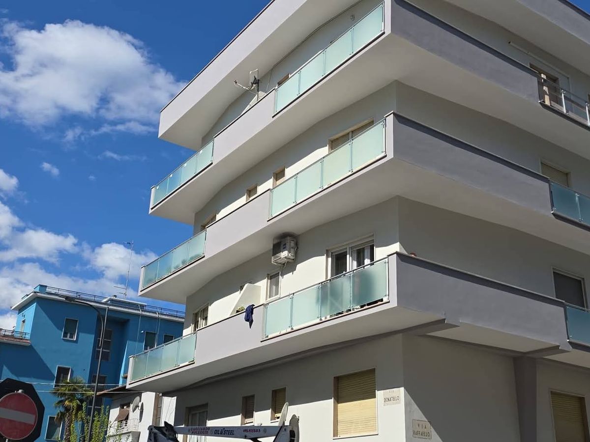 Scala con gradini in legno