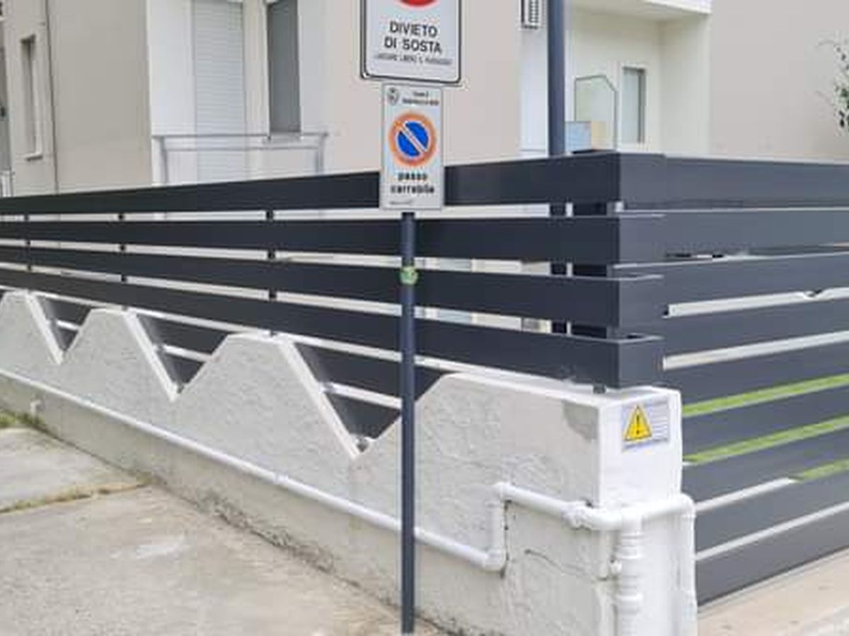 Recinzione a doghe orizzontali